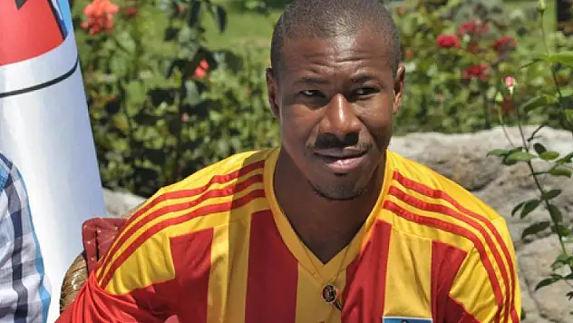 Prejuece Nakoulma imzayı attı