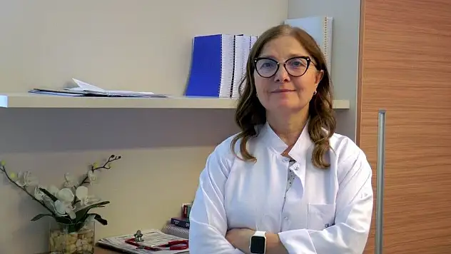 Prof. Dr. Gündüz: 'Bebeklerde diş eti ağrısı için jel yerine karanfil kullanılabilir'