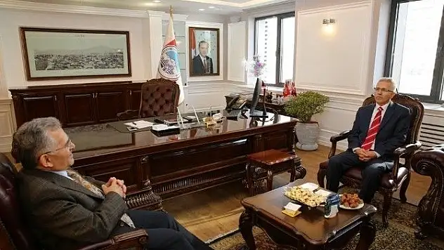 PTT Başmüdürü Türkyılmaz, Melikgazi Belediyesi'ni Ziyaret Etti