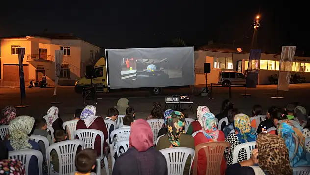 'Püfür püfür sinema akşamları' Çatakdere'de başladı