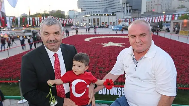 Rekor bayrağa yoğun ilgi