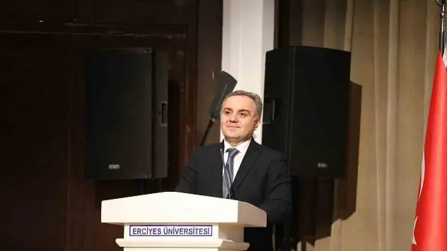 Rektör Altun, TÜBİTAK 2209 proje öğrencileriyle buluştu