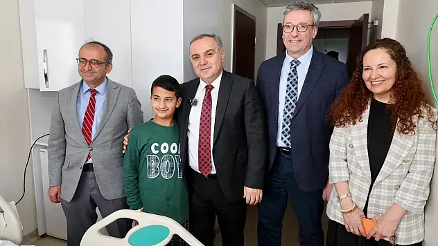 Rektör Altun, hasta çocukları unutmadı