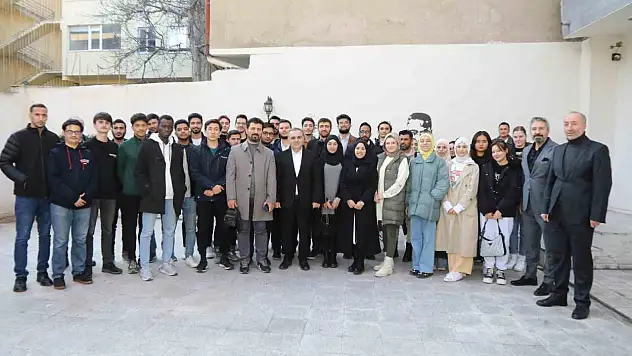 Rektör Altun öğrenciler ile buluştu