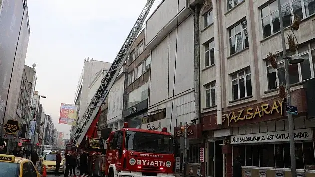 Restoranın bacasında çıkan yangın itfaiye ekiplerini harekete geçirdi
