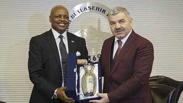 Ruanda Büyükelçisi Başkan ÇELİK'i ziyaret etti