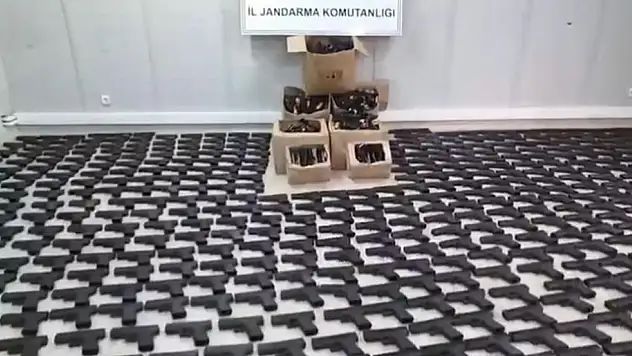 Ruhsatsız silah operasyonu : O ilçelerde ele geçirildi!