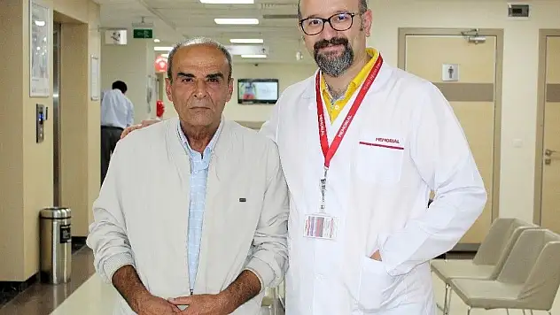 Sağ gözündeki sorun sol gözünü ameliyat edince düzeldi
