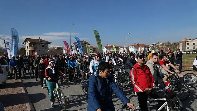 Sağlık için pedalladılar