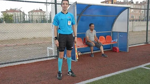 Sağlıkçı baba ile hakem oğul aynı maçta yan yana