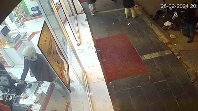 Hırsız güpegündüz bisiklet çaldı