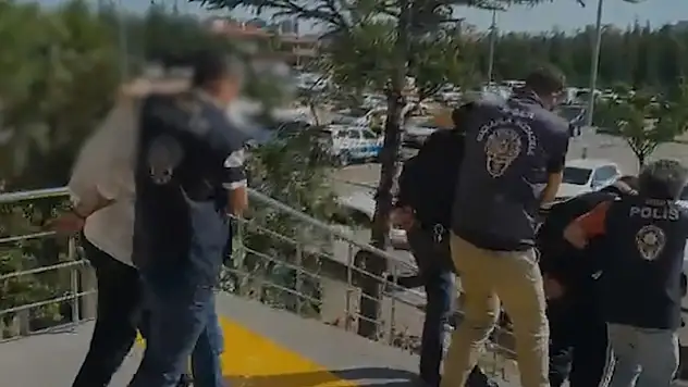 Sahte araç kiralama siteleriyle 51 kişiyi dolandırdılar