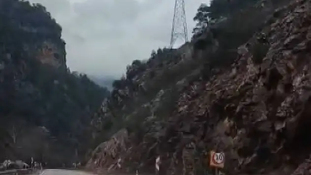 4 öğretmen hayatını kaybetmişti! O yolda yine kaya düştü