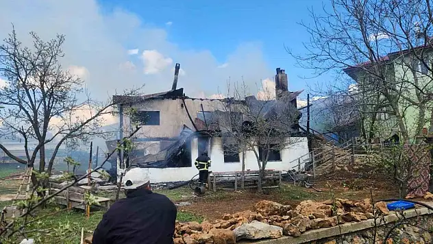 Ev alev alev yandı...