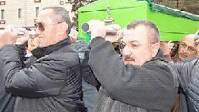 ŞAİR AHMET ADA SON YOLCULUĞUNA UĞURLANDI