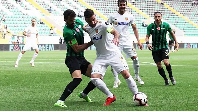 Sakıb 9 ay sonra forma giydi
