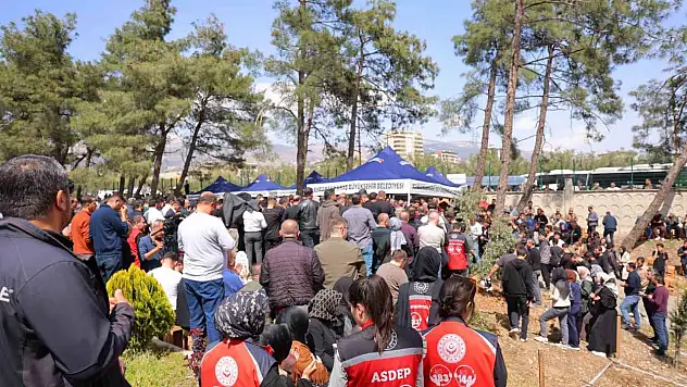 4 arkadaş yan yana toprağa verildi...