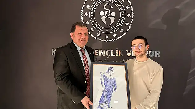 Şampiyon sporcudan İl Müdürü'ne anlamlı hediye!