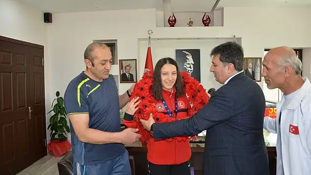 Şampiyondan Eskici'ye ziyaret