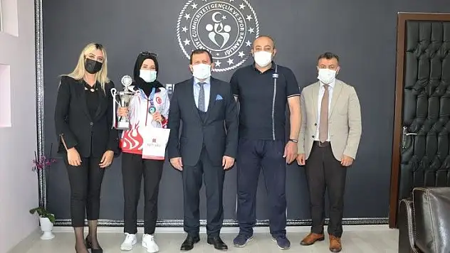 Şampiyondan Kabakcı'ya ziyaret
