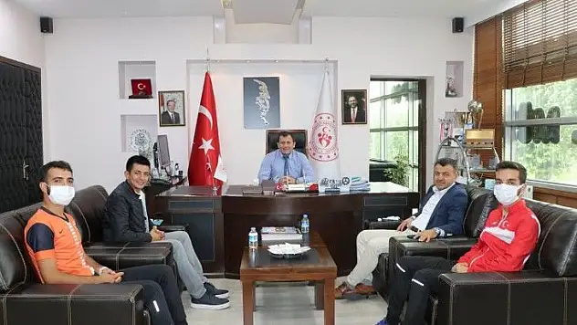 Şampiyonlardan Kabakcı'ya ziyaret