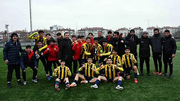 Sarı-Lacivertliler bir kez daha şampiyon