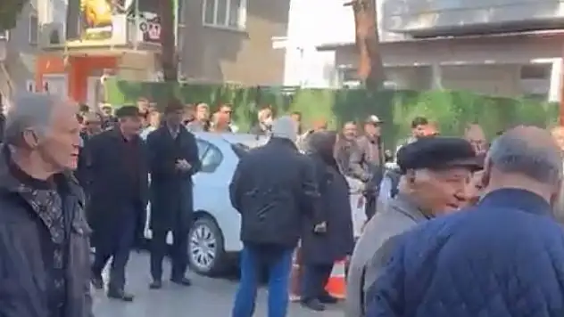 Sandıklar kuruldu! Kayserililer oy kullanmaya başladı