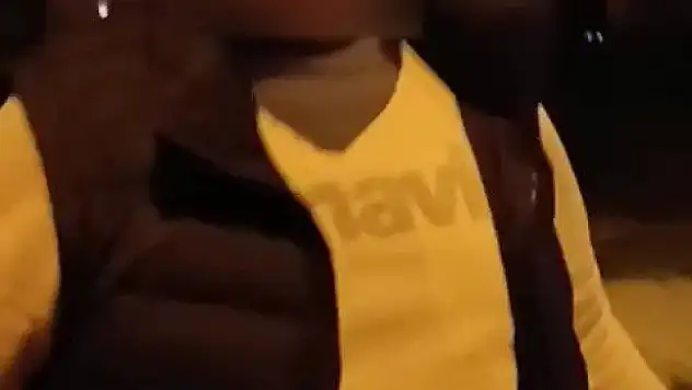 Belediyeye ait kamyonetle trafiğe çıktı! Bir aile ile kavga etti