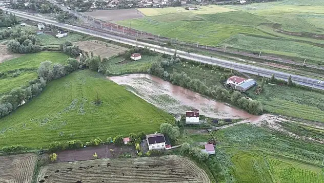 Sarımsaklı'da sağanak yağış sonrası büyük kanal taşkını