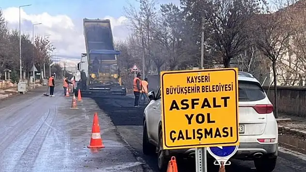 Sarıoğlan'da yollar yenileniyor