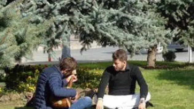 SAZLA, TÜRKÜYLE SINAV STRESİ ATIYORLAR!
