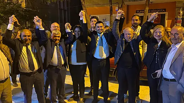 Seçim sonrası YENİ Parti önünde neler yaşandı! Kim ne dedi?