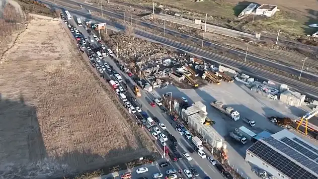 Seçime saatler kaldı: Konvoy yarışları başladı
