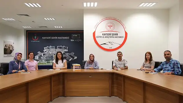 Şehir hastanesinde sağlıkçılar kitap kulübünde buluştu