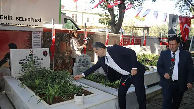 Şehit Kaymakam mezarı başında anıldı