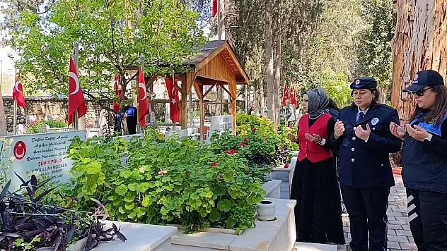 Teşkilatın 180. yılında şehit kızları babalarını yalnız bırakmadı