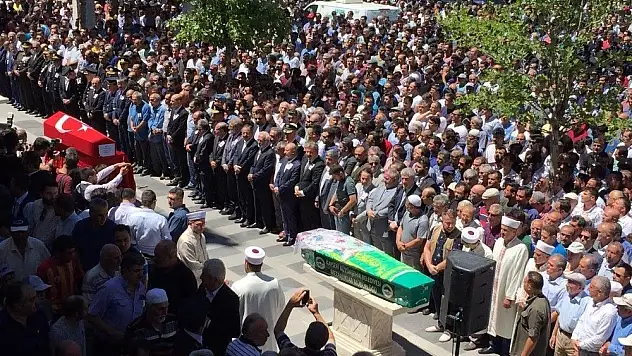 Şehit polis binlerce kişi tarafından son yolculuğuna uğurlandı