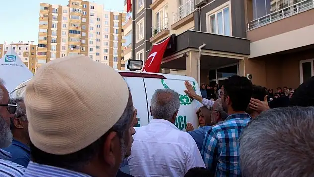 Şehit polis son yolculuğuna uğurlanıyor 