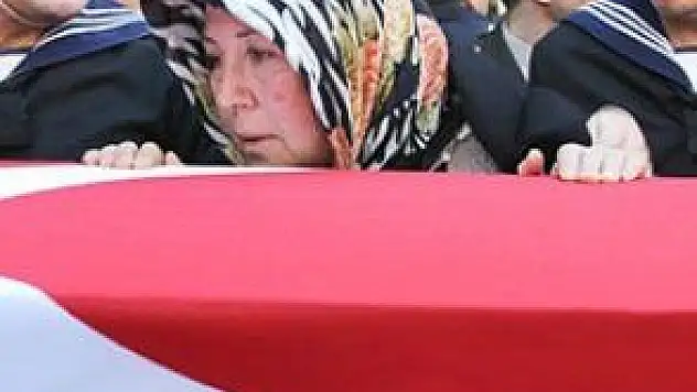 ŞEHİTLERE DUYGULANDIRAN VEDA