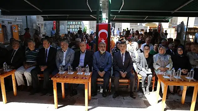 Şehitlerin kıyafetleri Kayseri'de sergilendi
