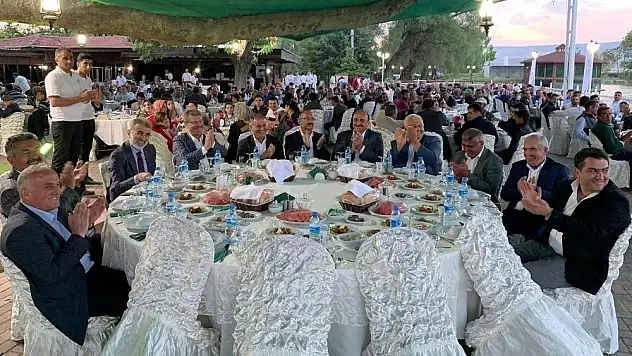 Şeker Gölünde kurulan şeker sofrasına Kayseri ve Bünyan'dan bin 500 çiftçi katıldı