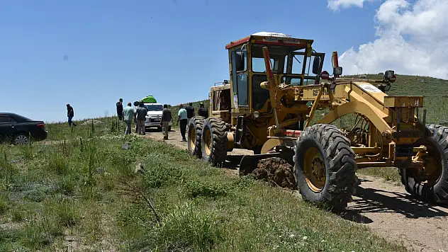 Sel vurdu! Kayseri'de yol ulaşıma kapandı