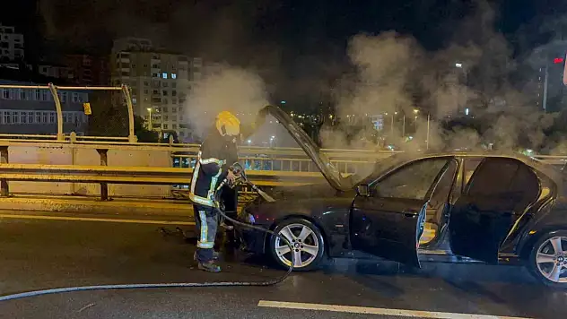 Trafikteki otomobil alev aldı