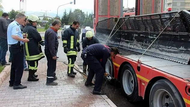Erciyes Caddesi üzerinde arka tekeri yanmaya başladı