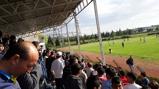 Maç 17 dakika durdu... İşte sebebi!