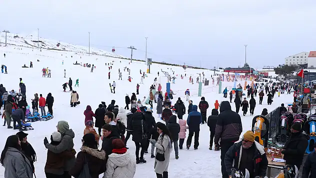Sezon açıldı! Erciyes doldu taştı