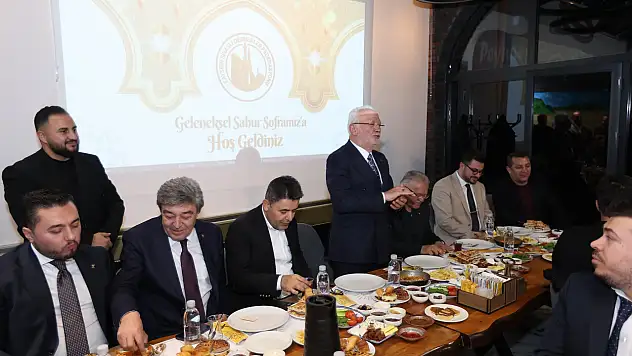 Siyasiler ve Sivaslılar sahurda buluştu