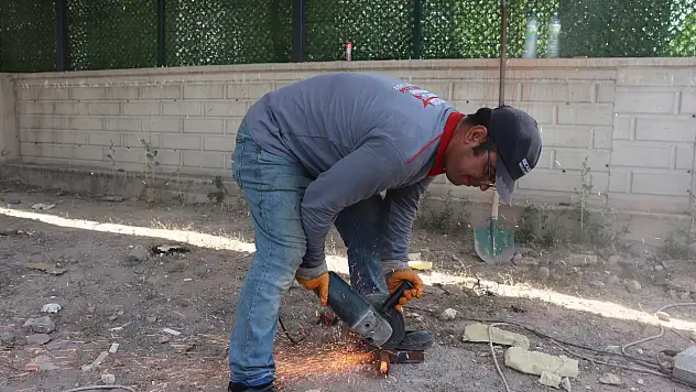 Sıcakta değil, alevde çalışıyorlar!