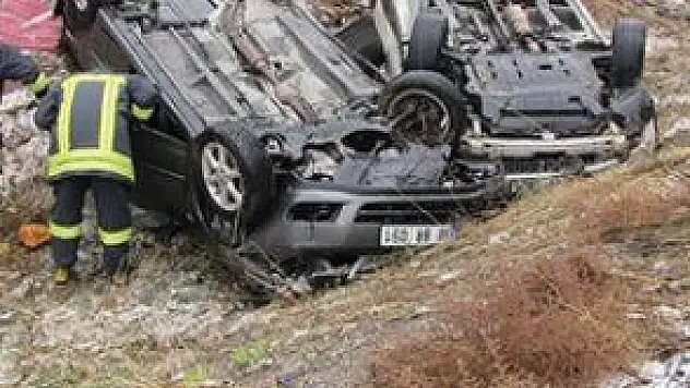 ŞİDDETLİ DOLU ZİNCİRLEME TRAFİK KAZASINA NEDEN OLDU