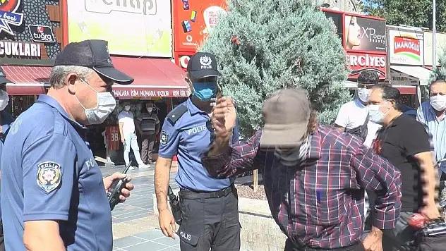 Sigara içmek için maskesini çıkaran vatandaş cezadan kurtulamadı
